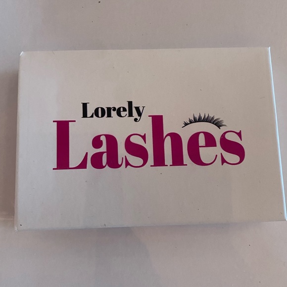 Lovely Lashes Pink - Picture 3 of 3